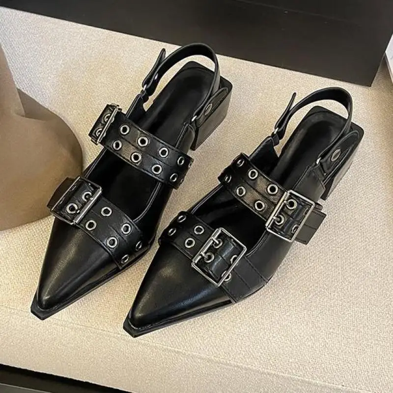 Baotou-Sandalen mit dickem Absatz, römische Riemenschuhe für Damen, spitze Schuhe mit mittlerem Absatz und Nieten, hohle einlagige Schuhe