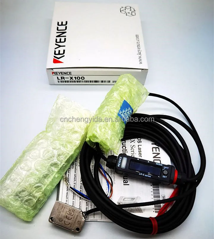 KEYENCE LR-X100C   Digital CMOS Sensor    Standard Model, M8 Connector Type, 100mm range    New Original