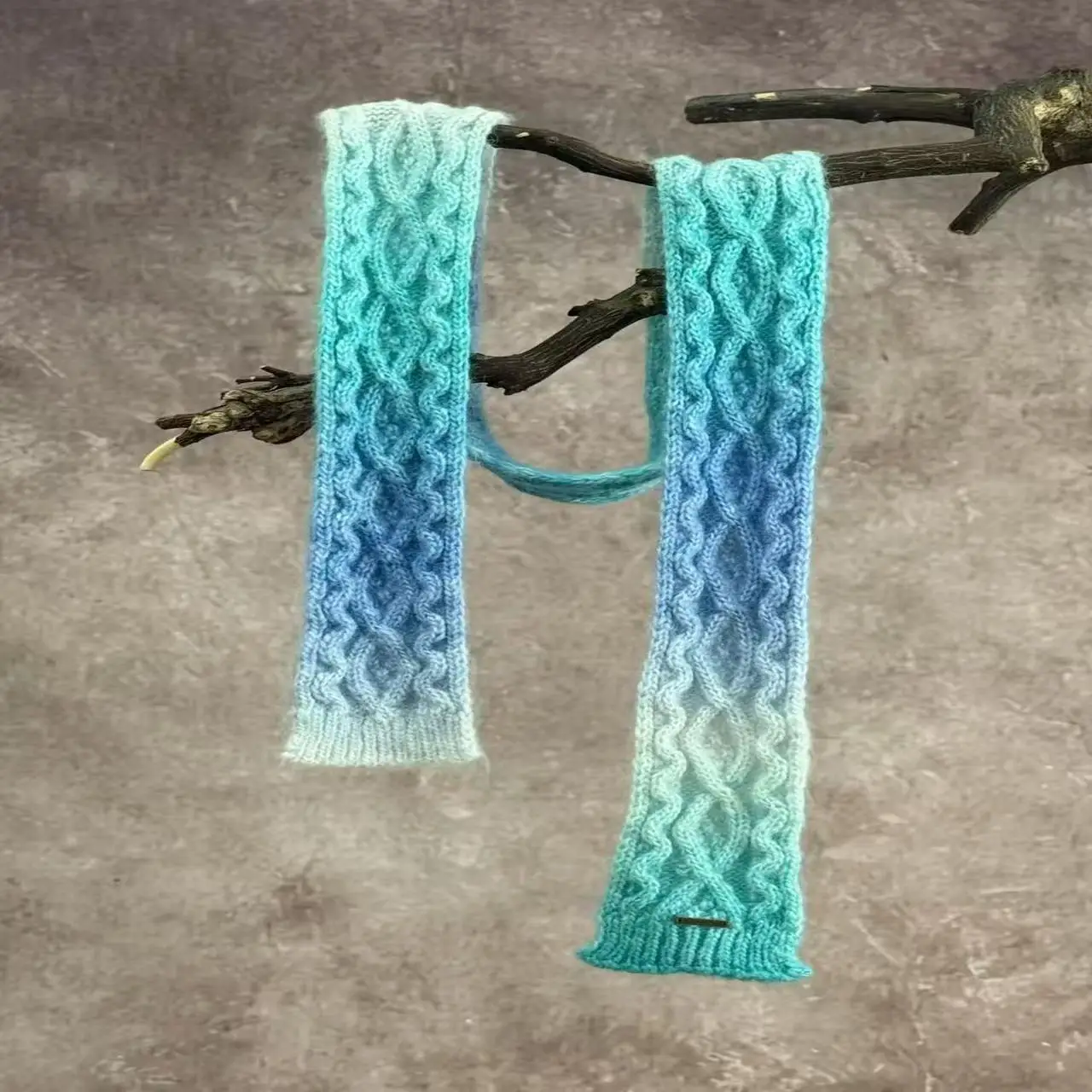 

Градиентный вязаный шарф с узором «Цветок» для женщин, универсальный теплый шарф, корейская версия, модный стиль Instagram