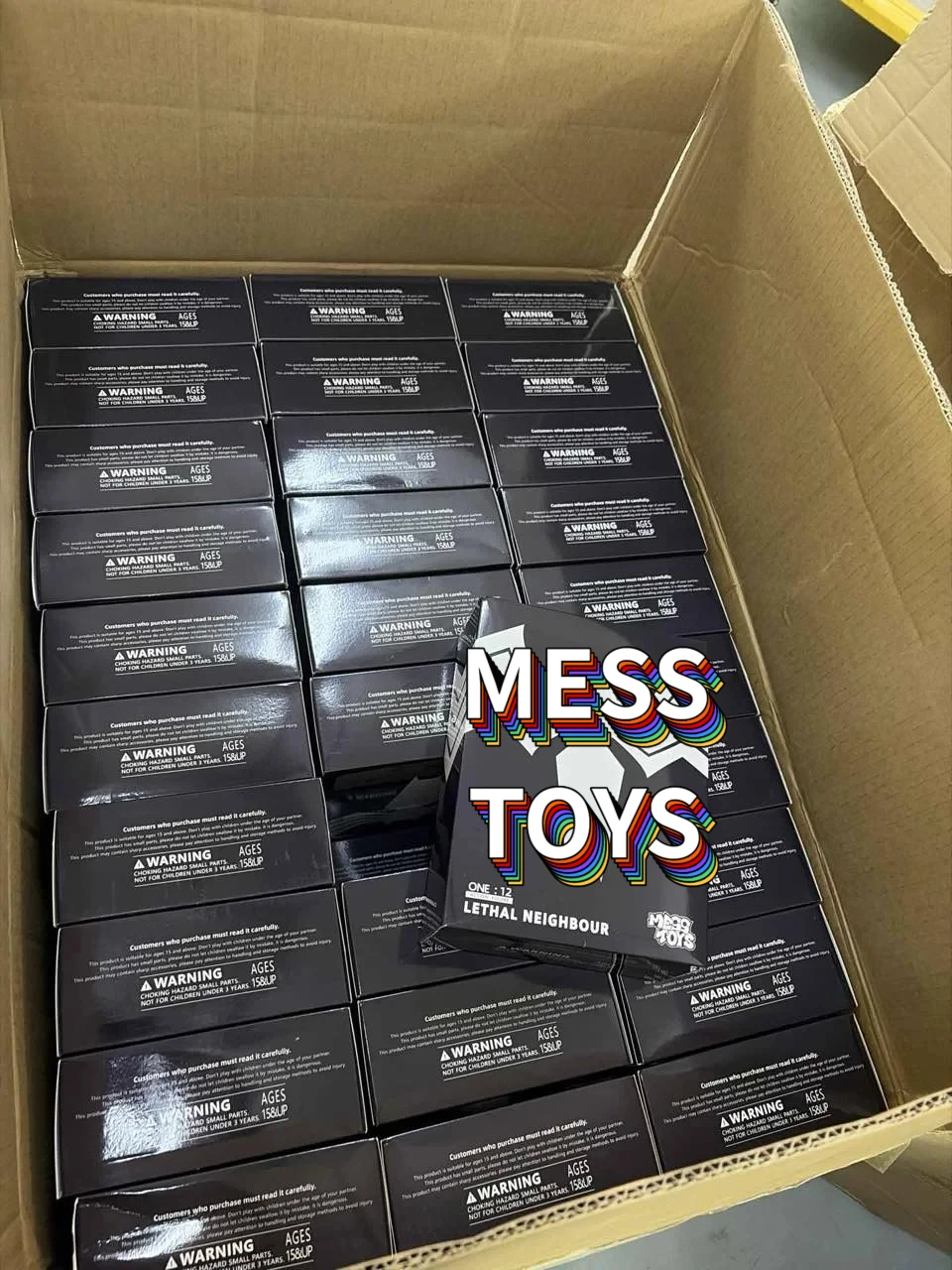 HEISS auf Lager: Mess Toys Lethal Neighbor Messtoys Filmzubehör-Set, Schwarzer Anzug, Symbiotische Anime-Actionfigur, Modell, Geschenke, Spielzeug – Detail 1