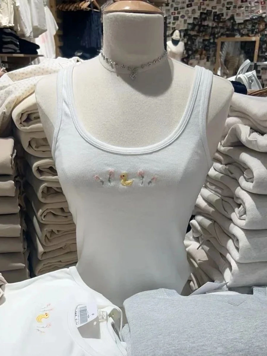 Little Duck Flower White Tank Tops Summer U Neck Cotton Sleeveless Slim Corpped Vests Women Streetwear Casual Sweet Crop Top Y2k