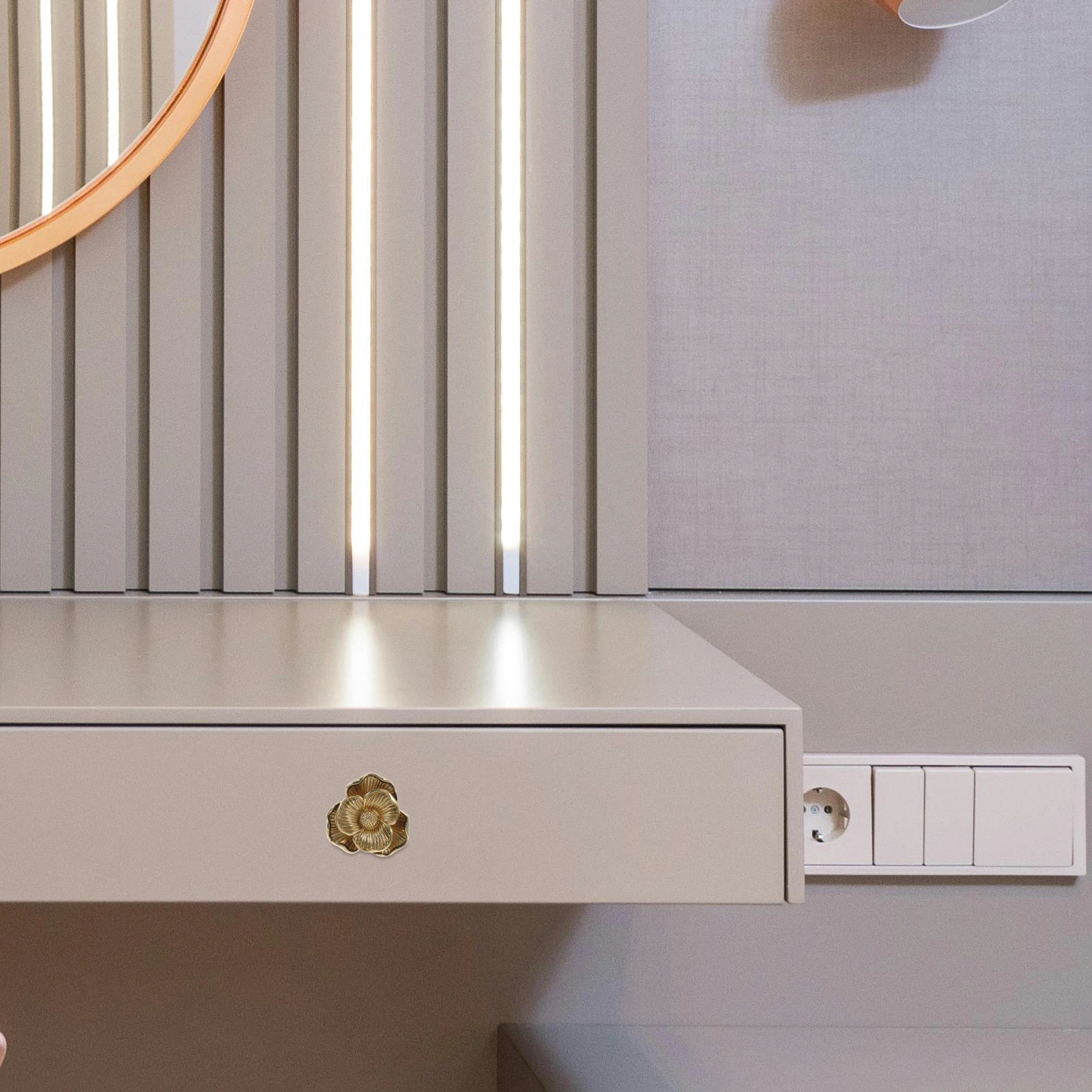 

Flower Shaped Brass Cabinet Knob Decorative Drawer Pull Handle for Dresser Closet Furniture Cabinet Knob Door Pull Handle