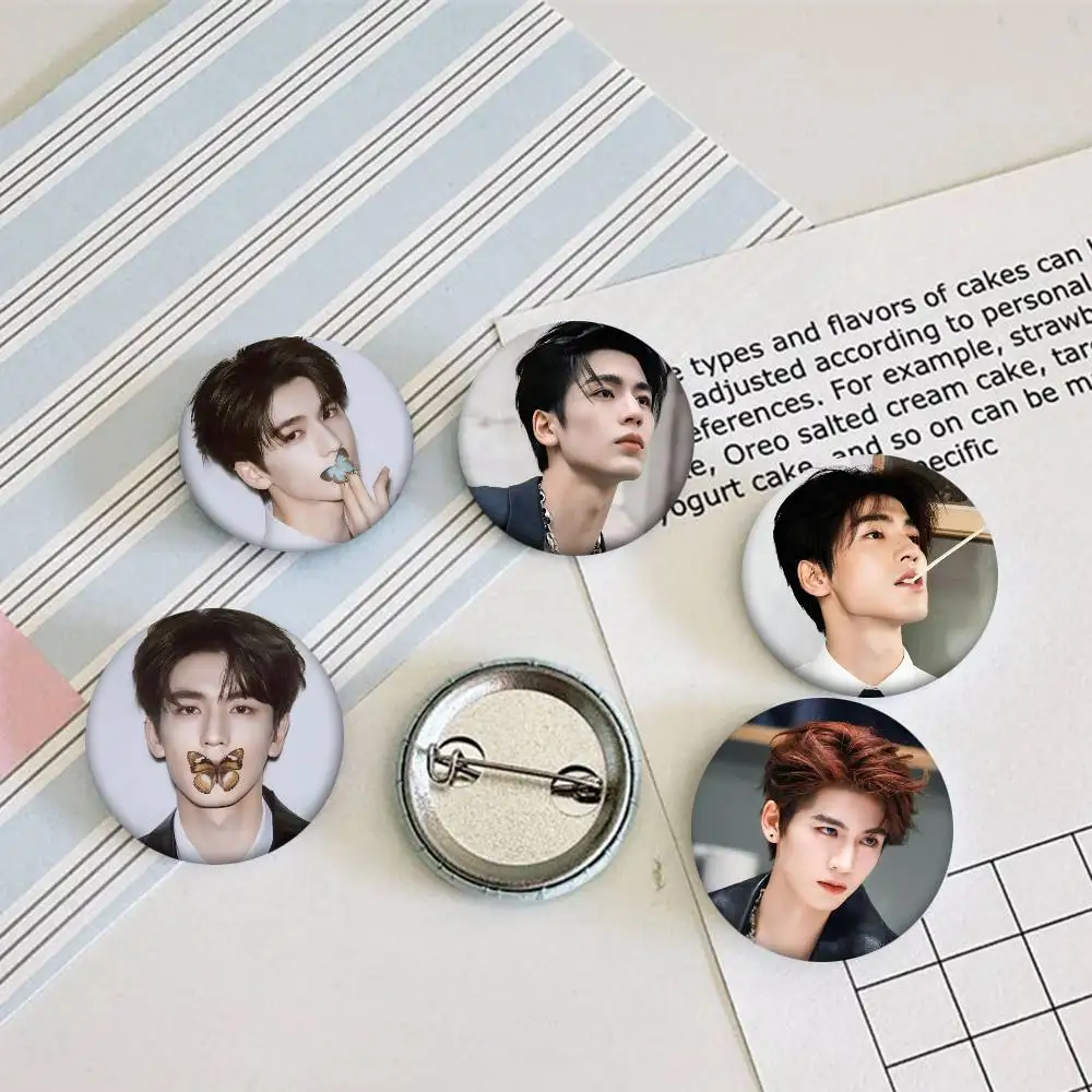 Actor Zhang Linghe Round Badges Can Be Used To Decorate Clothes And Backpack Pins