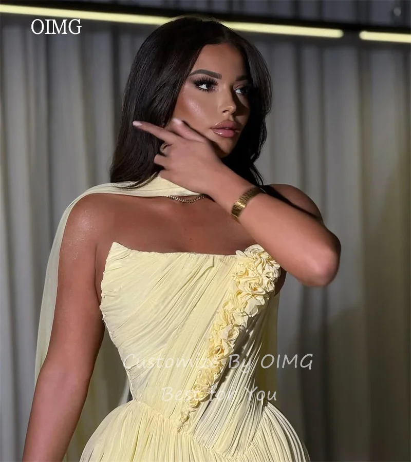 OIMG Elegantes gelbes trägerloses A-Linie-Abschlussballkleid mit Kappe, 3D-Blumen, plissiertes Partykleid, bodenlanges Abendkleid, individuell gestaltet