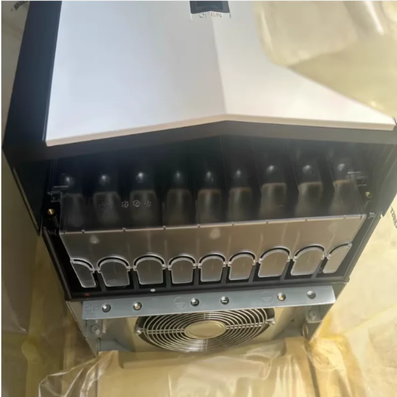 Brand New Original Variable Frequency Drive ACS880-04-725A-3