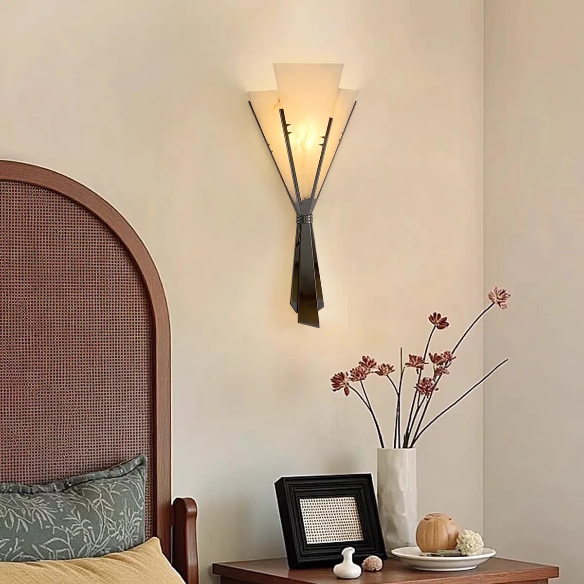 French-style Spanish Marble Handheld Bouquet Wall Lamp For Bedroom, Living Room Background Wall, Hotel Corridor Decorative Light