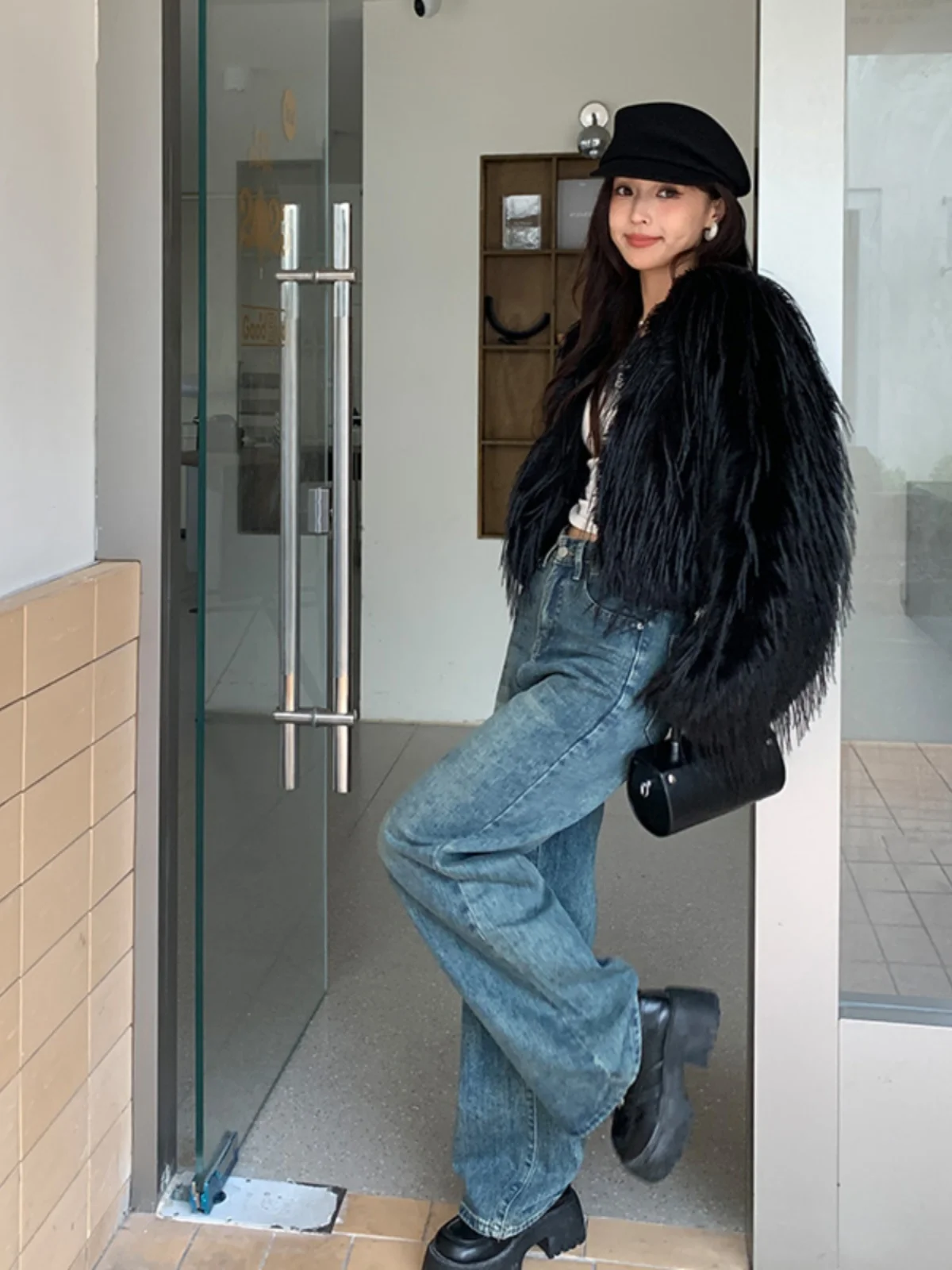 معطف فرو صناعي كوري أنيق للنساء، سترة دافئة عصرية، معطف طويل بياقة على شكل V