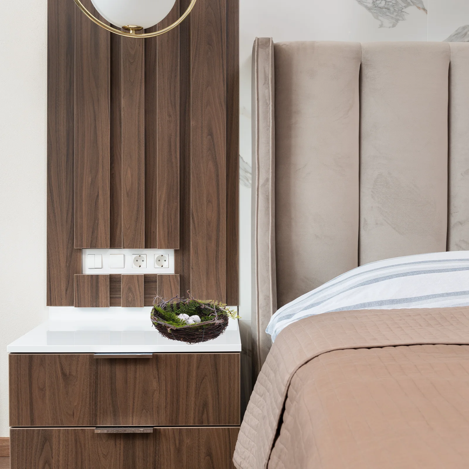 

Nest Decor 1 Set Realistic Vine Rattan Nest Ornament with 5 Fake Eggs for Garden Patio Balcony Indoor Outdoor Use