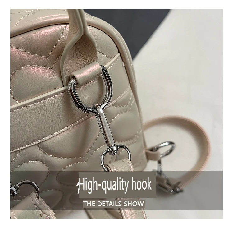 Neuer, modischer silberner Rucksack für Damen, vielseitig einsetzbar, mit Herzmuster, ideal als Schultasche für Schülerinnen, trendiger Reise- und Einkaufsrucksack für Mädchen. – Detail 4