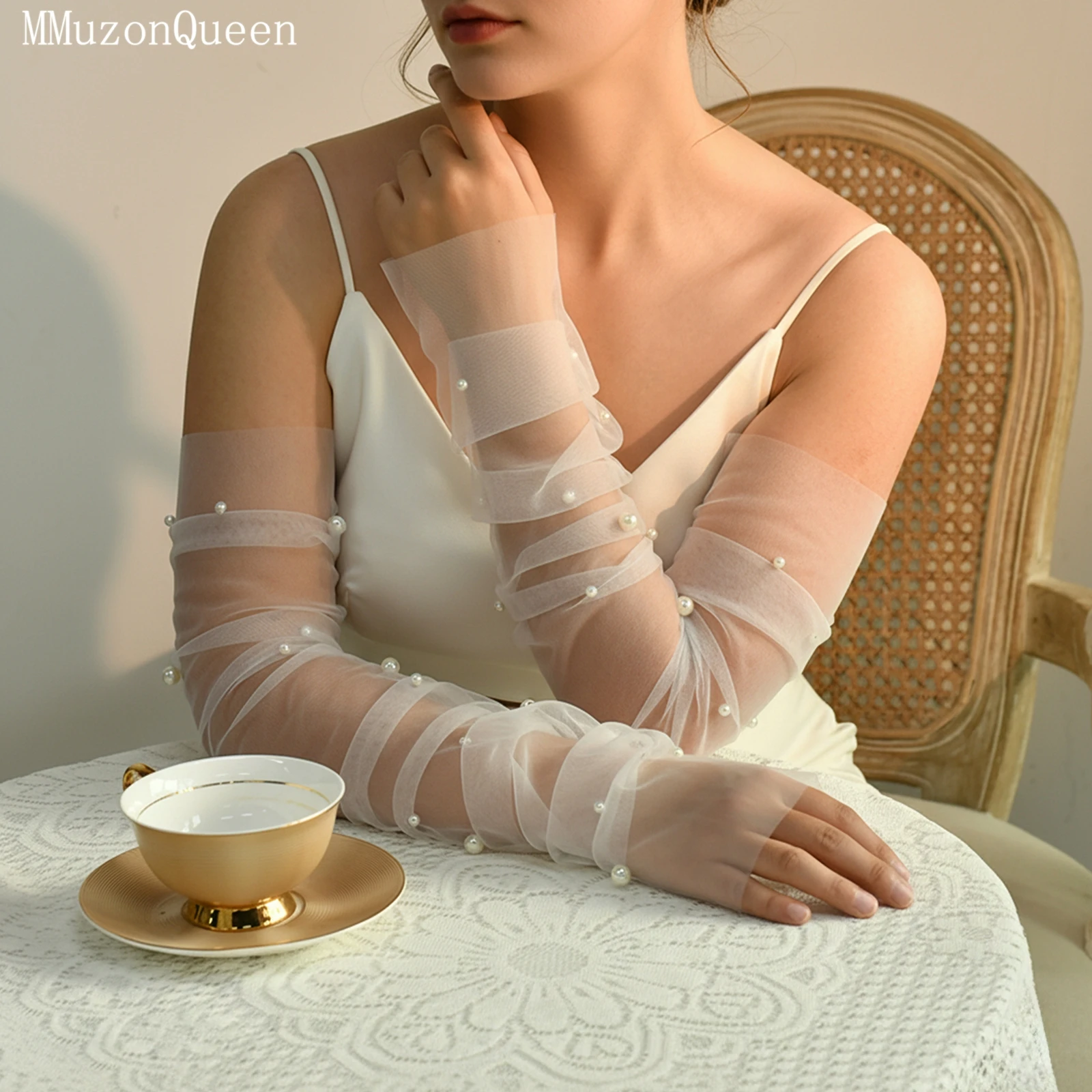 

TOPQUEEN Bridal Pearl Wedding Gloves Elbow Long Milk White Women Gloves Singles Party Accessories Girl complementos de boda Vm20