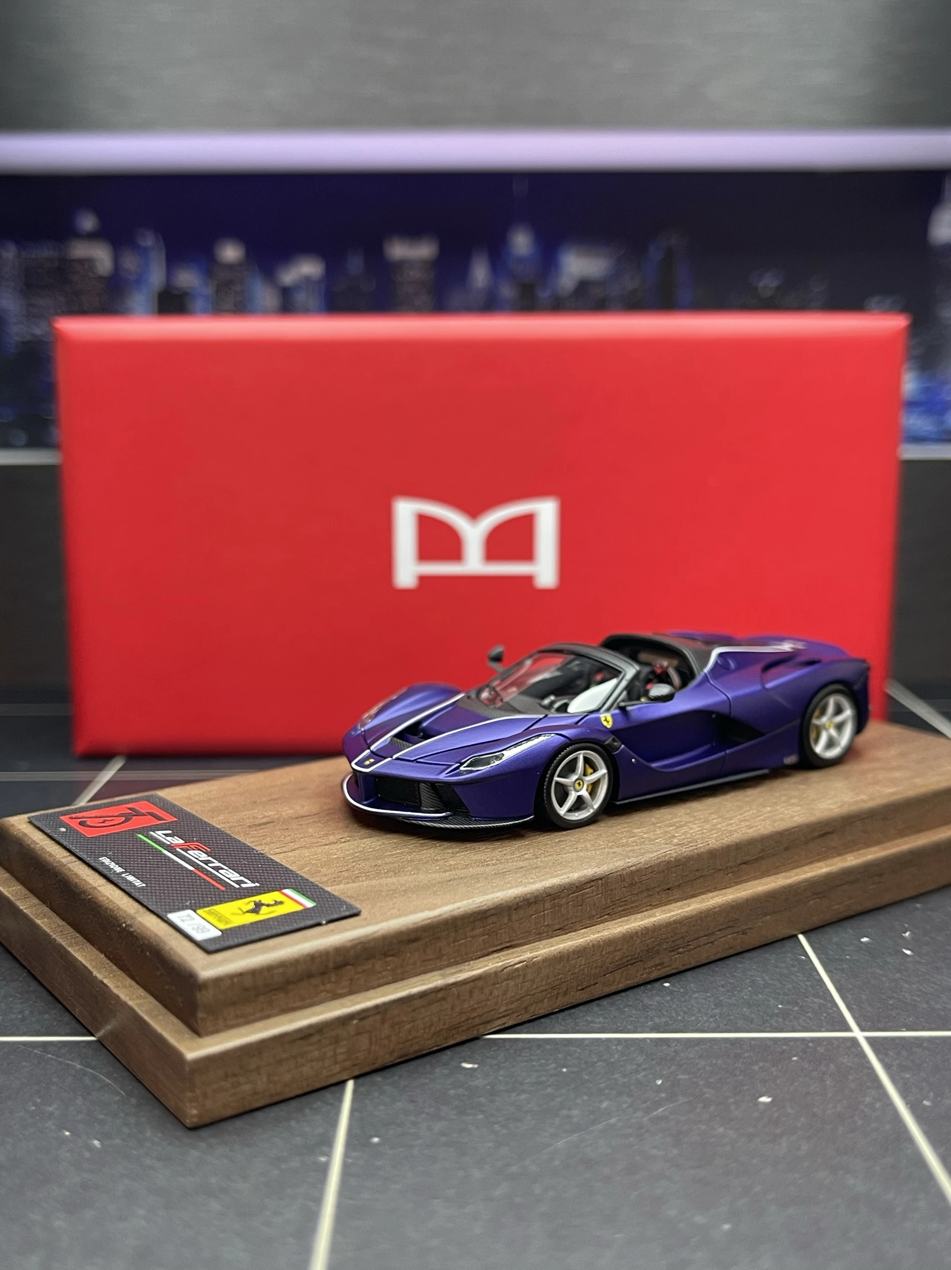 Diecast DMH Scala 1:64 Ferrari Rafale Resina Edizione Limitata Modello di Auto Giocattolo Da Collezione Regalo Souvenir Display Ornamento