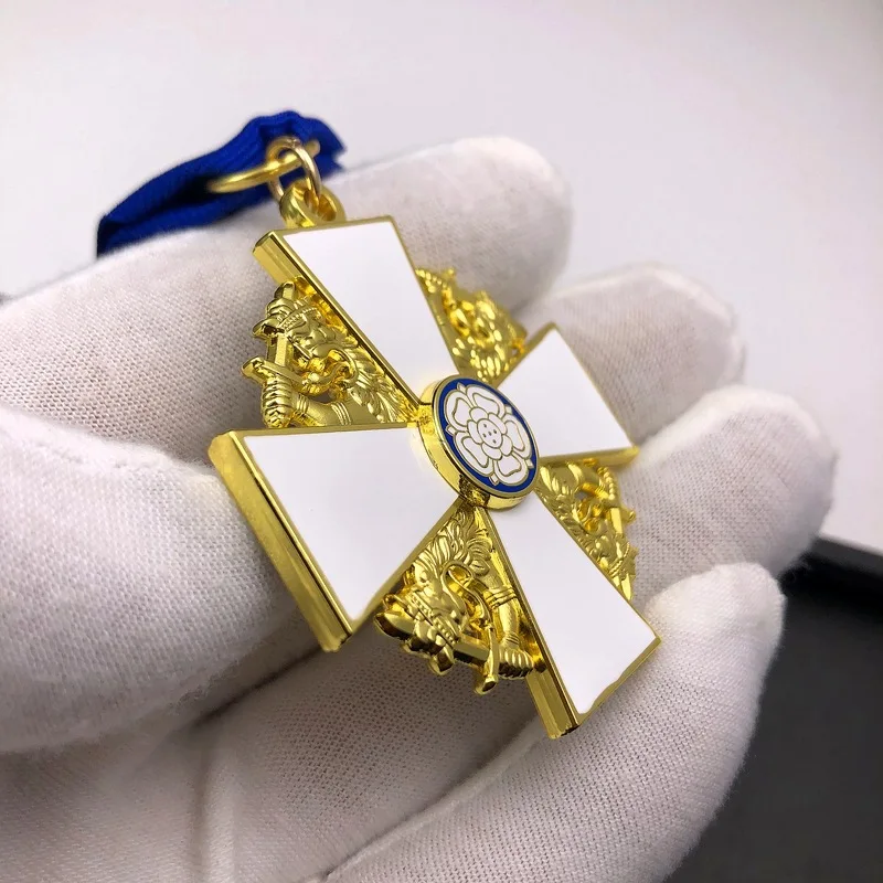 

Finnish White Rose Medal Metal Commemorative Medal Brooch Pendant Collection Gift Accessories