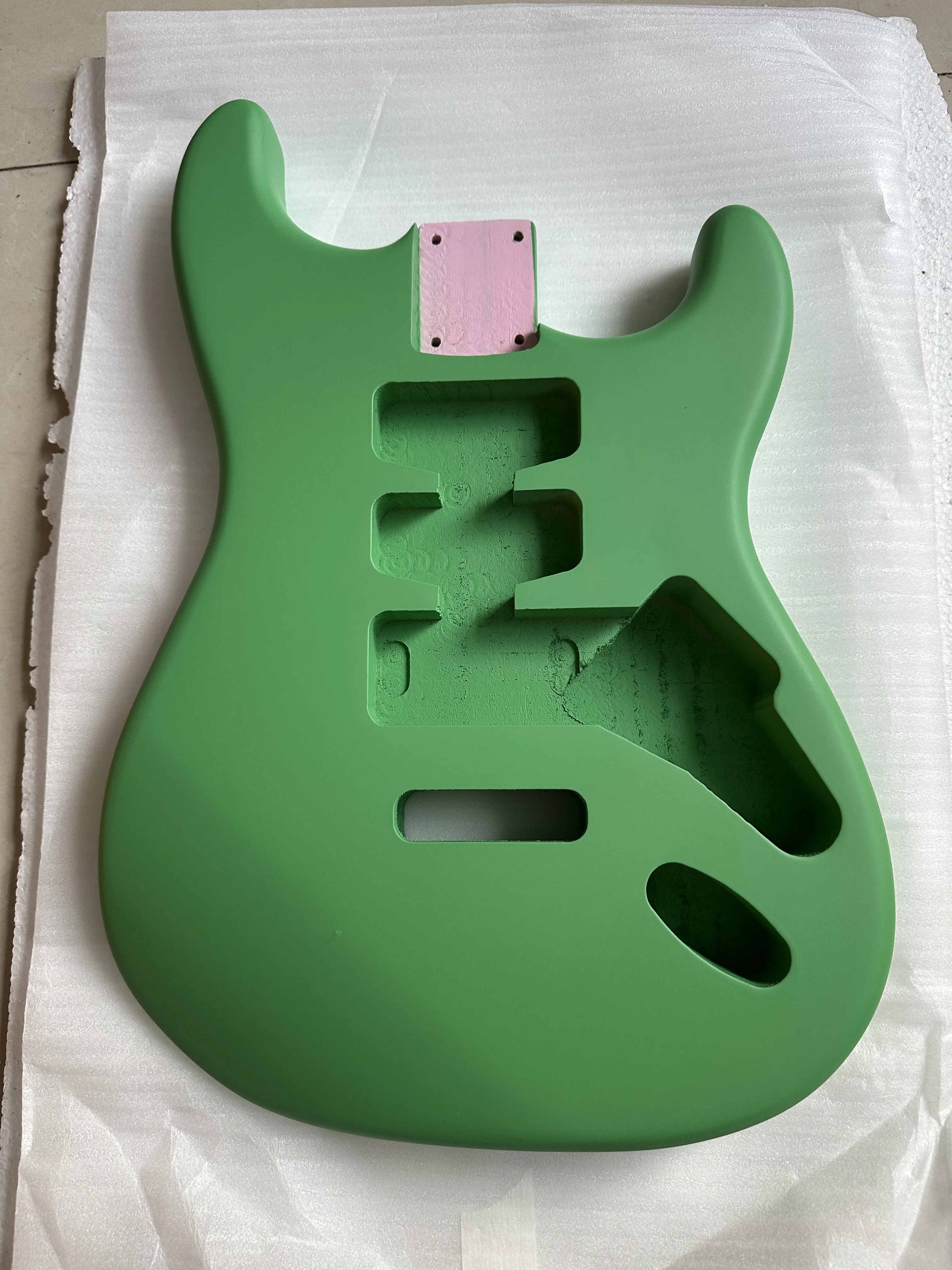 

Матовый корпус электрогитары ST из павловнии с покрытием из нитроцеллюлозной краски, зеленый, HSH, запасная часть, аксессуар, карман 5,56 см