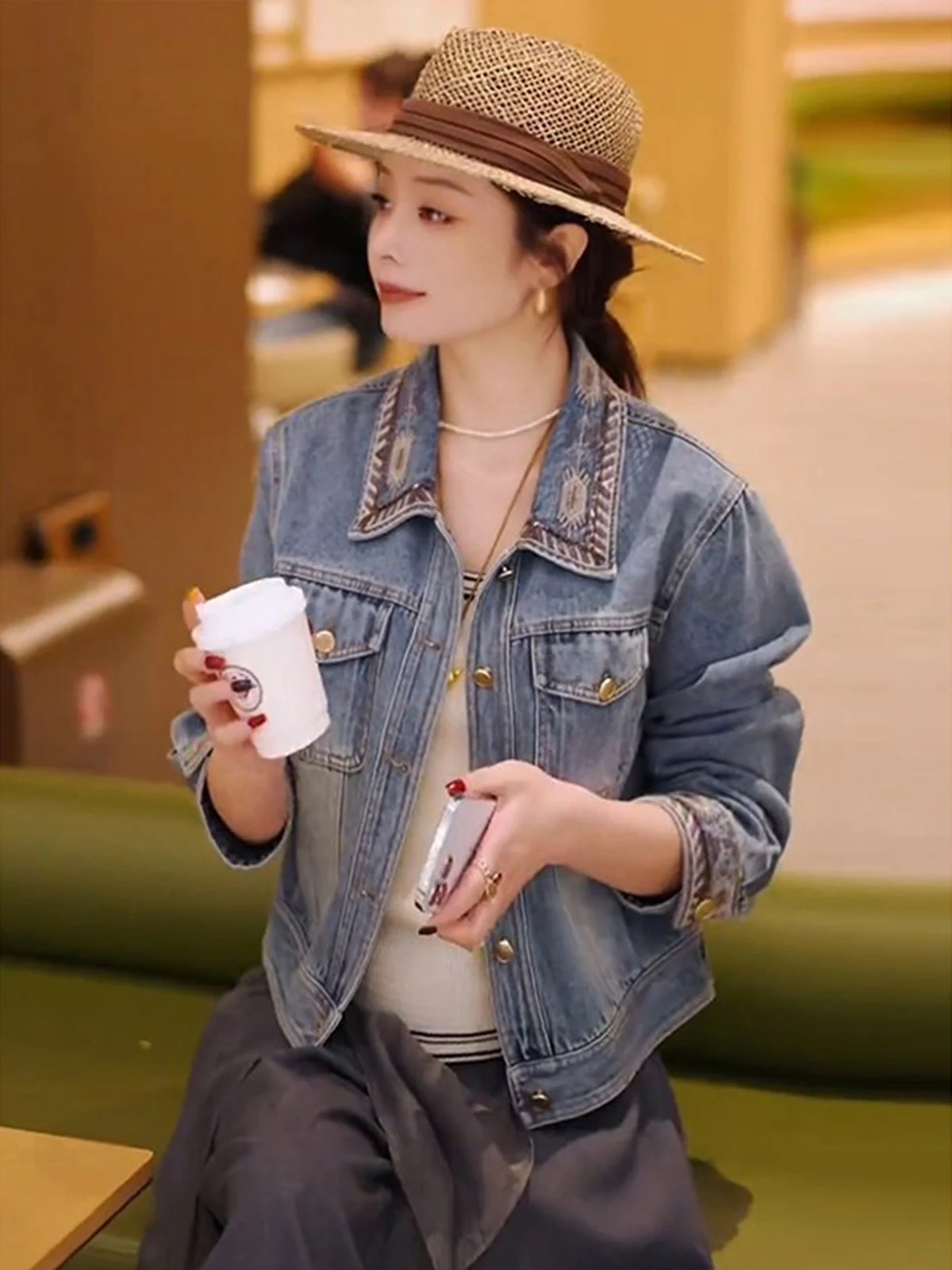 

Retro Embroidered Stand Collar Short Denim Jacket Women's Fashionable Versatile Jacket Top Summer 2026 Vintage Style Slim Fit