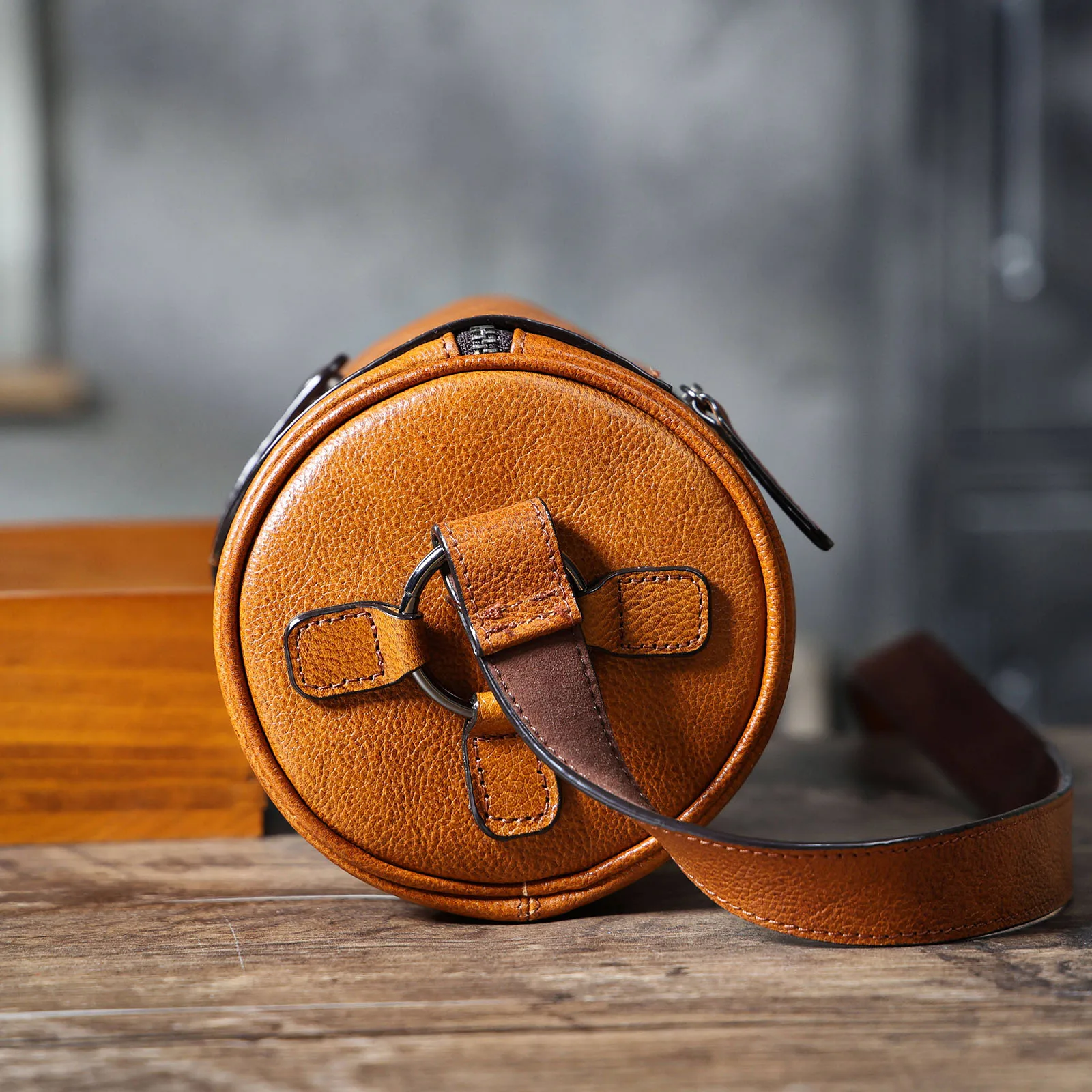S.worker Echtleder Herren Mode-Umhängetasche aus hochwertigem Rindsleder, Unisex Handgefertigte Casual Zylindertasche – Detail 17
