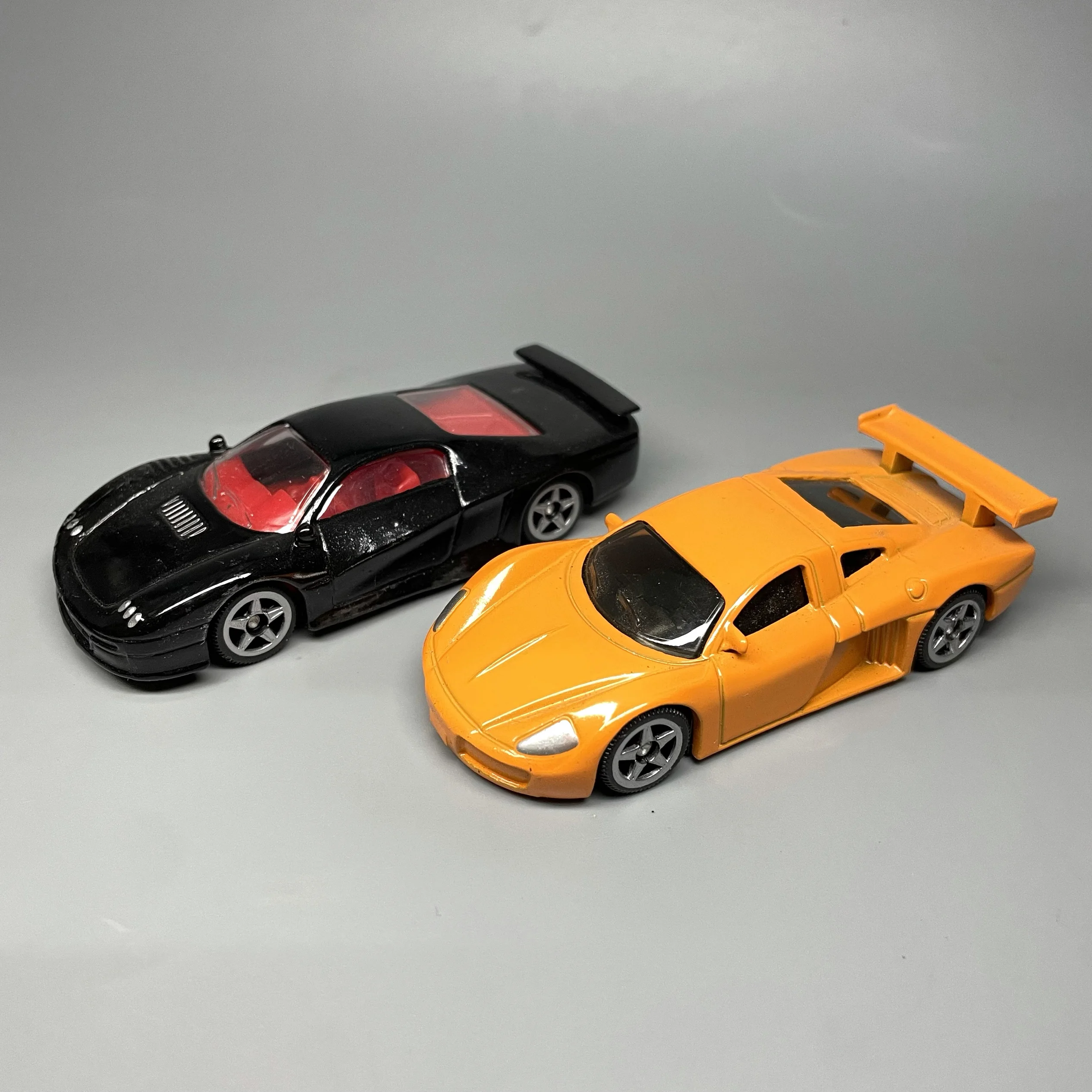 Modelo de Carro Siku em Liga Metálica, Brinquedo de Metal Acabado, Resistente a Riscos e Amassados, para Colecionadores e Crianças a partir de 14 Anos