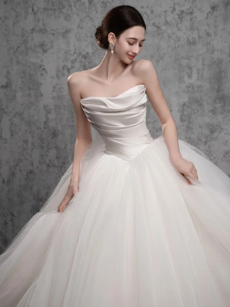 

A new cross-sectional mesh strapless simple and dreamy long dress with drawstring