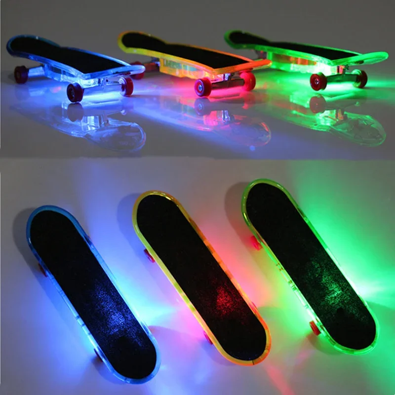 3pcs LED Light Mini tastiera in lega professionale Finger SkateBoard Basic Fingerboars glassato Finger SkateBoard giocattolo per bambino