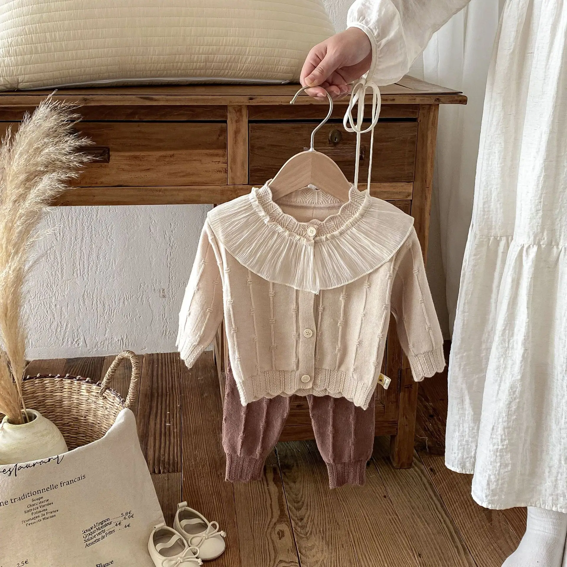 

Вязаный комплект Ins в Корейском стиле для маленьких девочек, воротник для куклы, кардиган с длинными рукавами, свитер, штаны до щиколотки, комплект из двух предметов