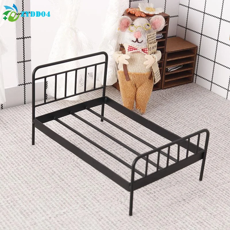 ● 1 個 1:12 ドールハウスミニチュア黒鉄人形ベッドモデルミニ人形家具シミュレーションベッド寝室 DIY アクセサリーおもちゃ