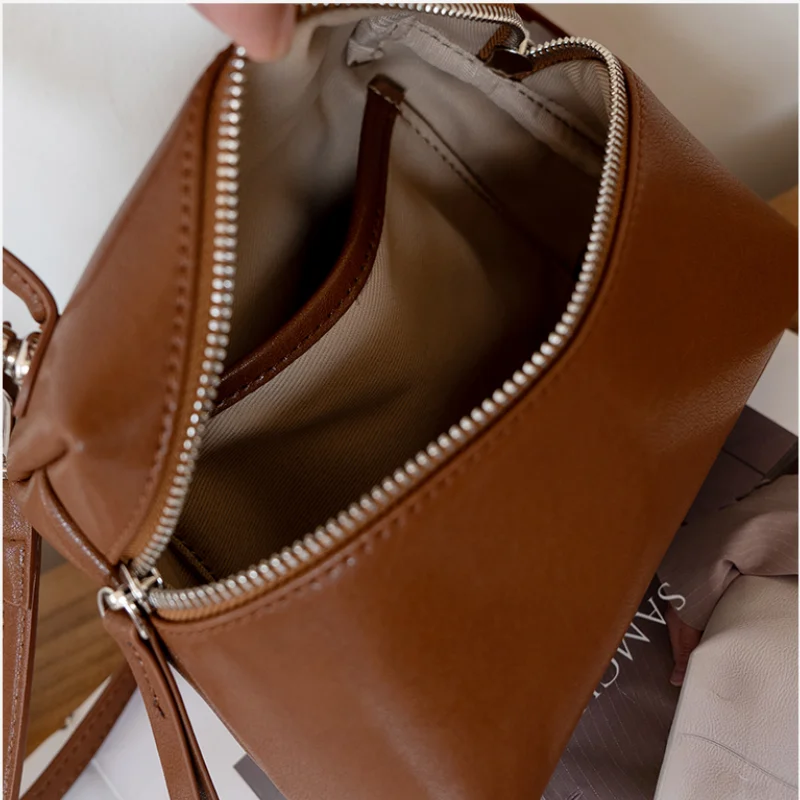 2026 new fashionable genuine leather mini bag women's designer bucket bag handbag Ladies luxury shoulder bag for commuting