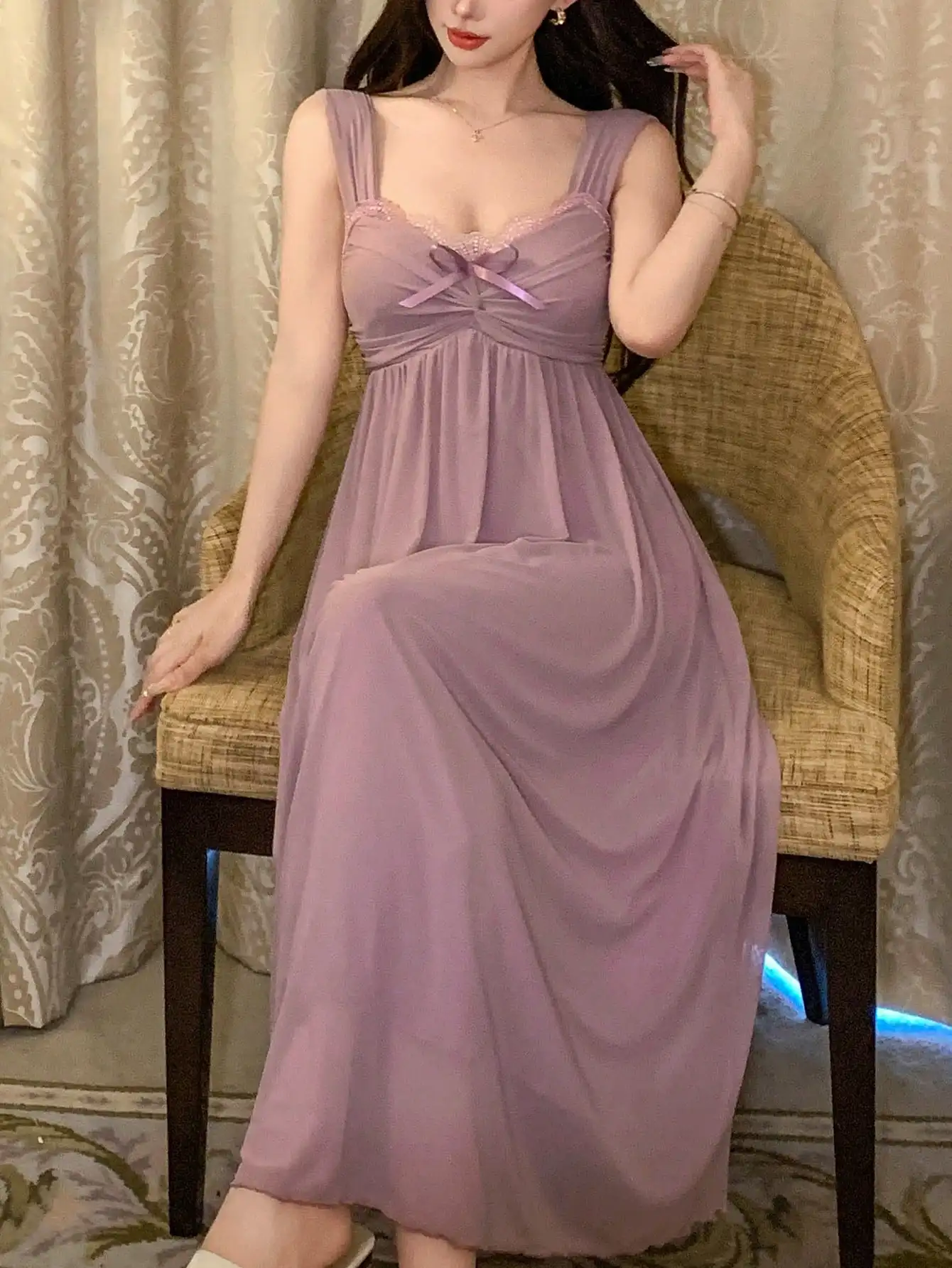 

Лавандовое платье-комбинация с рюшами и кружевной отделкой для женщин - Мягкая ночная рубашка из сетчатого трикотажа