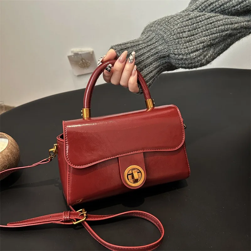 Fashion Large Capacity High-grade Textured Oil Leather Handbag Female Spring Burst Retro Solid Color Casual Crossbody Bag