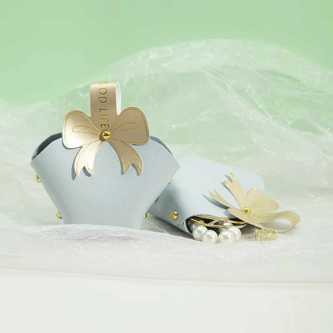 

Светло-голубой подарочный мешочек из искусственной кожи для украшений, свадебных сувениров, портативная упаковка для конфет, мини-корзочка с бантом для гостей.