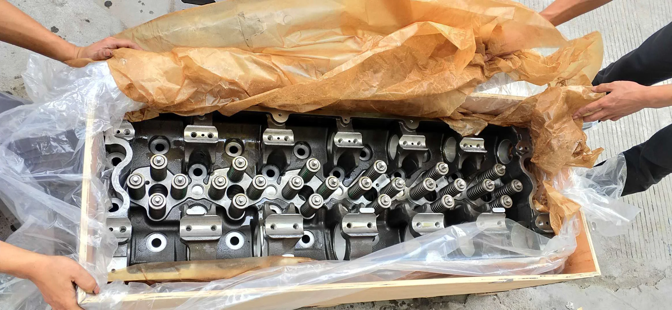 QSX15 ISX ISX15 X15 Genuine Engine Parts 3104287 3104450 4386011 5413784 Cylinder Head for