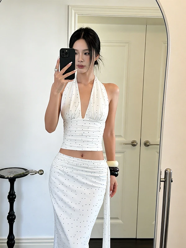 

Летний новый стильный комплект в ретро-стиле с V-образным вырезом, топом на бретелях и юбкой-оберткой в горошек, для путешествий и отдыха, женская мода.