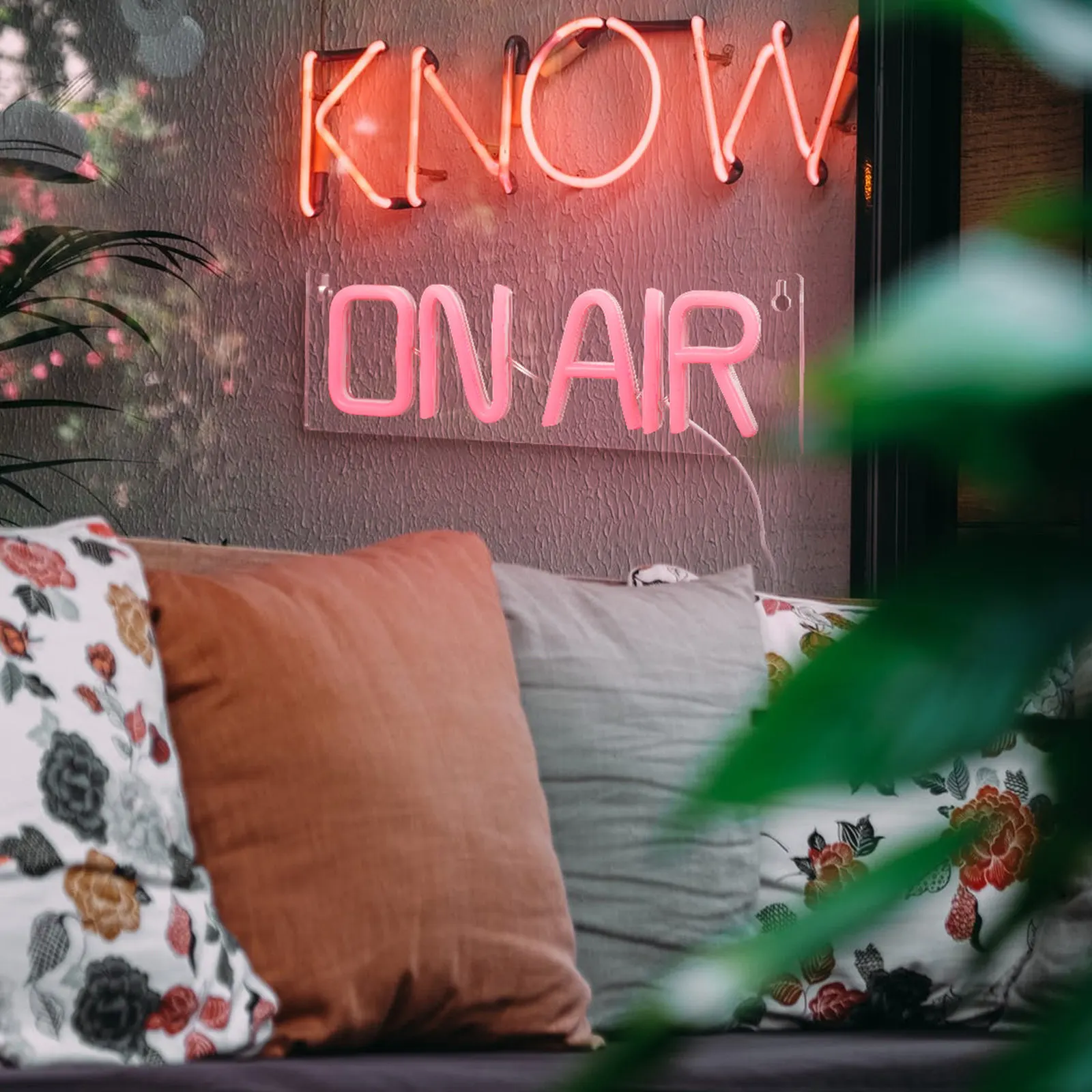 

Неоновая ночная лампа с уникальным дизайном для стола, бара или декора стен, стильный светильник с питанием от USB для интерьера.