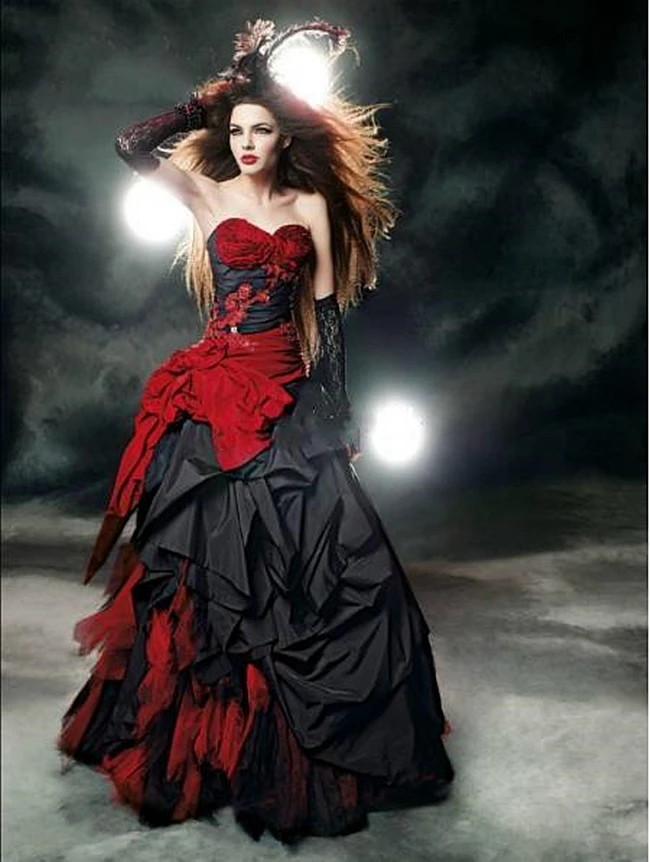 

Black And Red Gothic Wedding Dresses Sweetheart Drapped Tiered Ruched Long Bridal Gown For Women Retro Customized