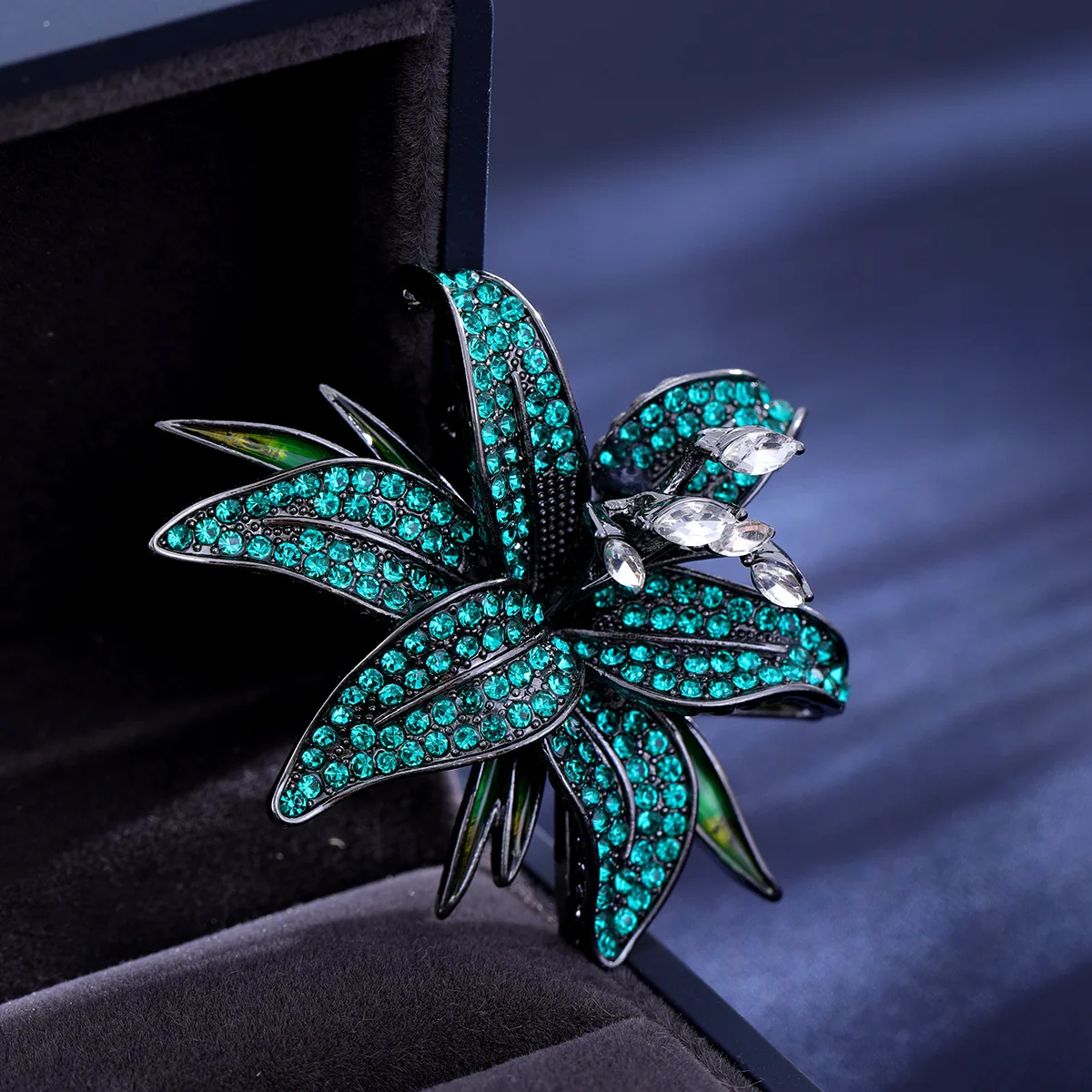 

Full Diamond Flower Brooch Design Pin Clothing Accessories