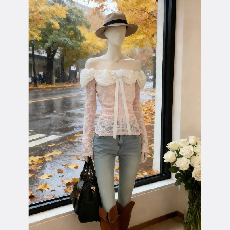 Frans ontwerp sexy off-shoulder kant-splicing damestop 2026 lente herfst nieuw strik afslankend jeugdig zacht T-shirt dames