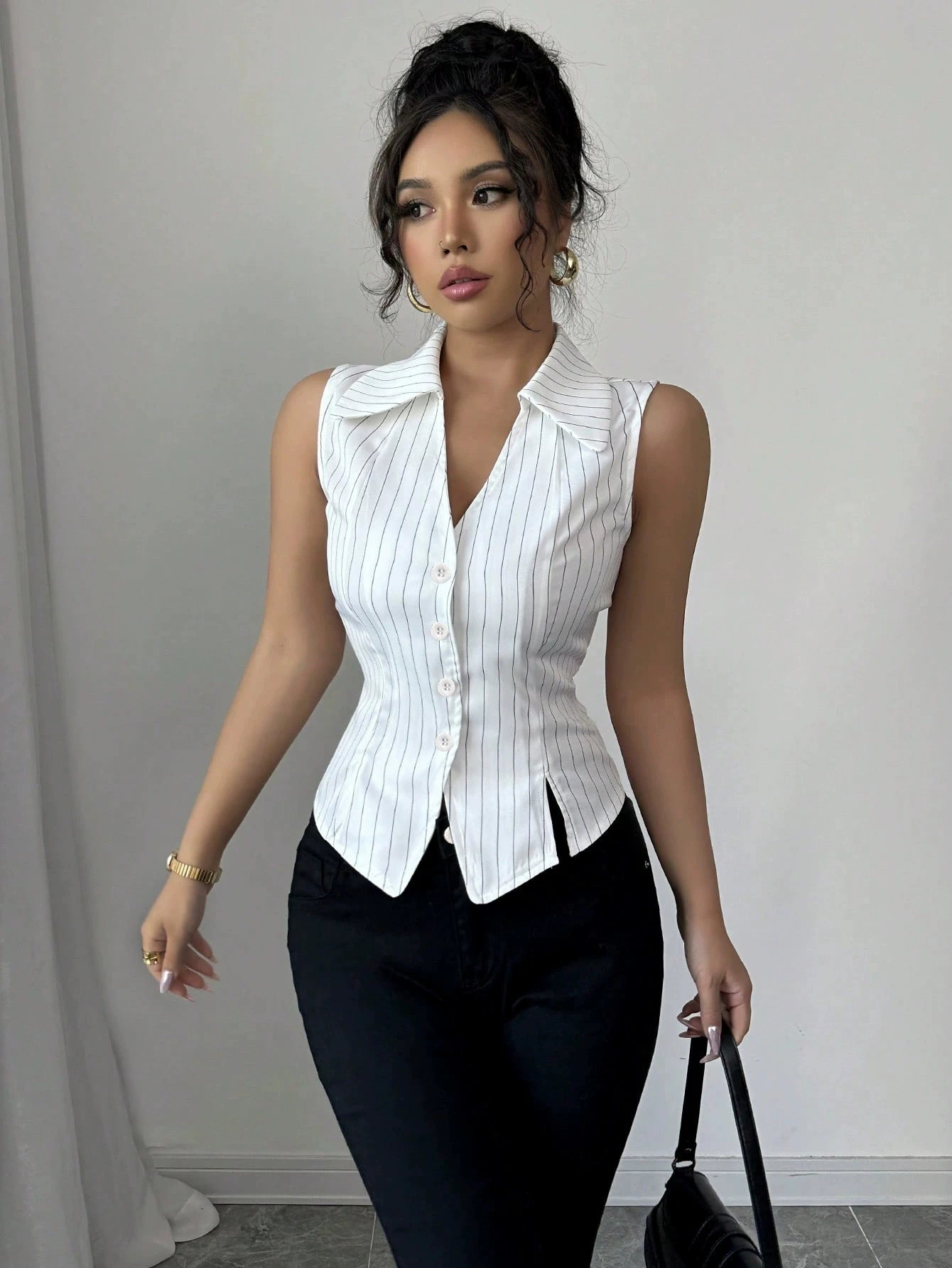 スタイリッシュなVネック、レースアップ、ノースリーブ、ストライプ柄のベストトップ、ファッショナブルな通勤スタイル、スリムフィット、レディースシャツ、ノーブランド、商標登録なし
