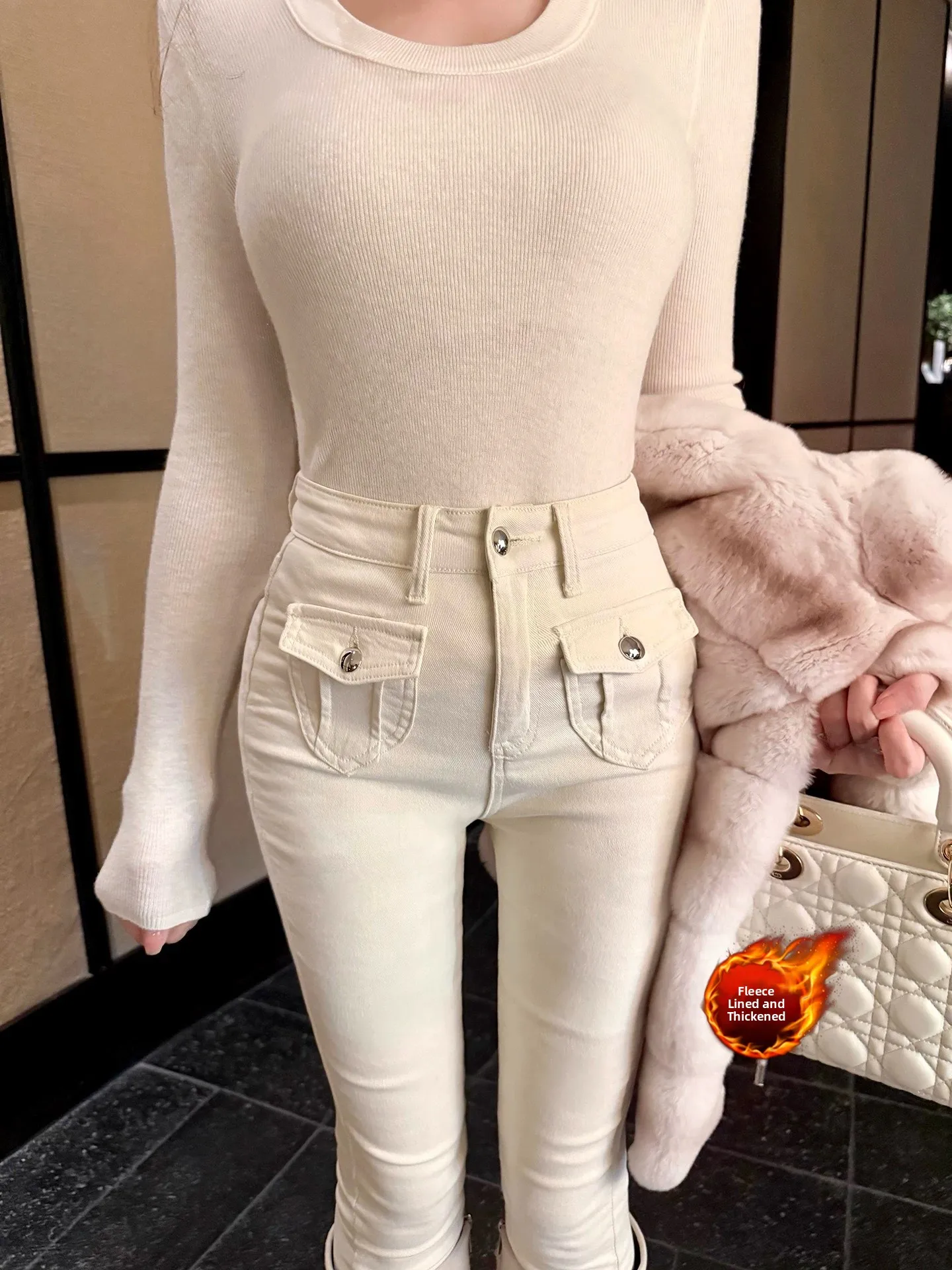 

Джинсы с высокой талией, на флисовой подкладке, утепленные, с дизайнерскими карманами, визуально удлиняющие ноги, осенне-зимняя модная коллекция