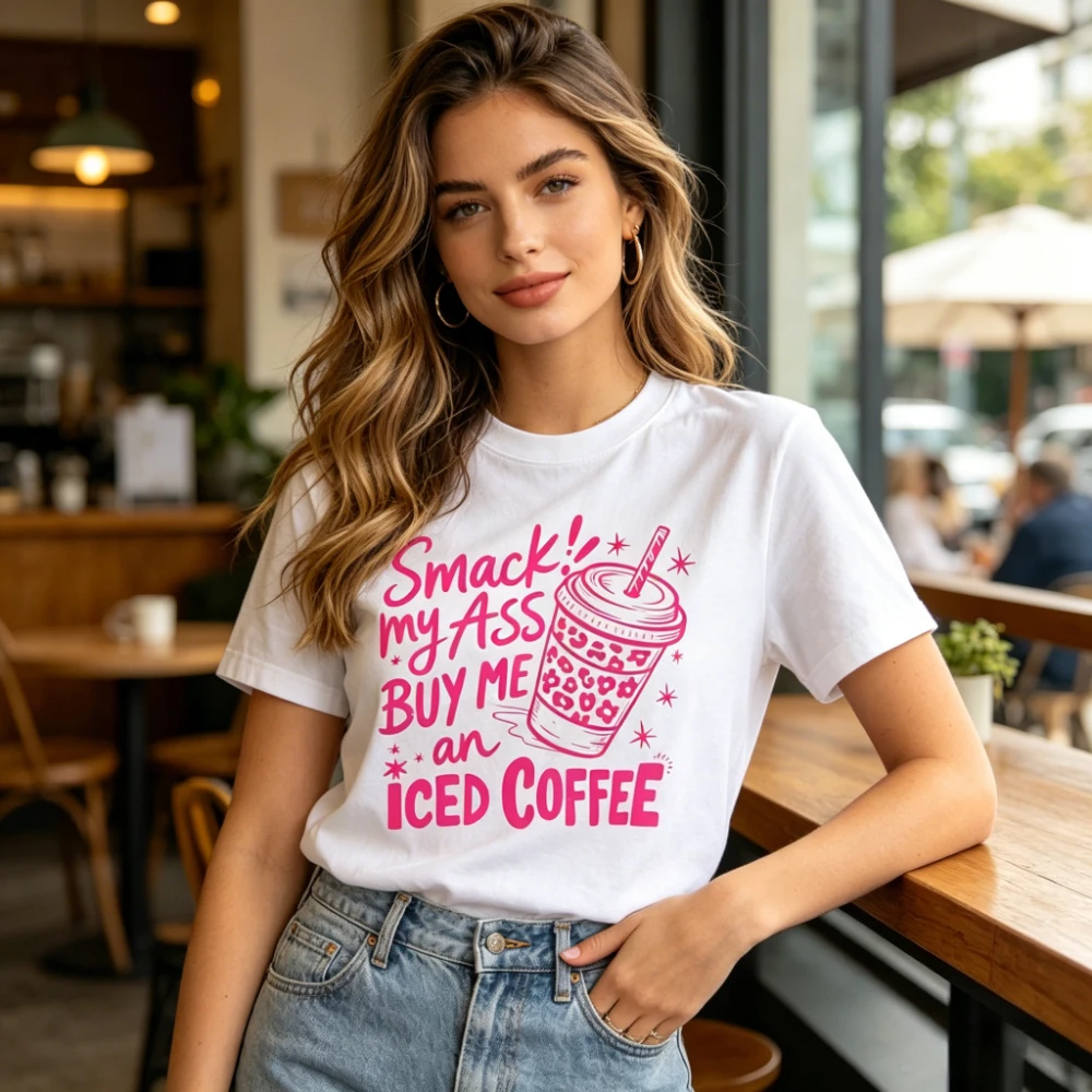Camiseta con gráfico divertido de Smack My Ass Buy Me An Iced Coffee, camiseta con estampado de leopardo rosa, camiseta para amantes del café, camisetas de algodón a la moda para mujer