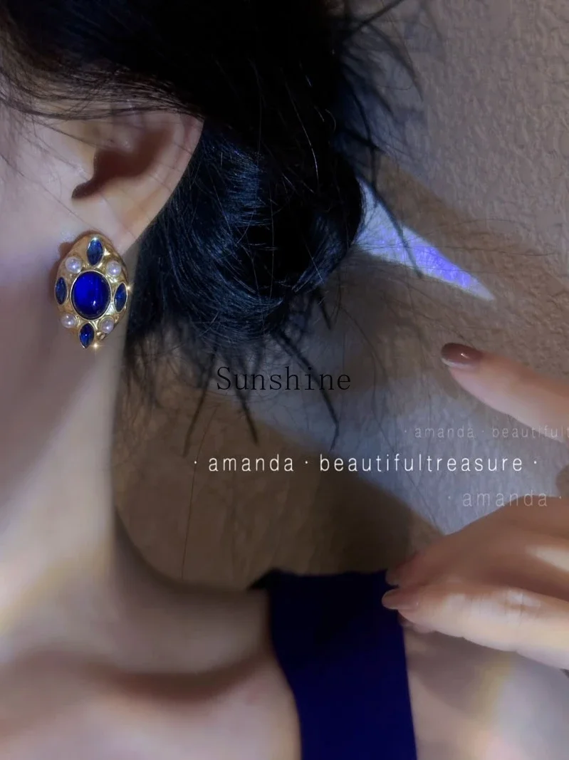 Hong Kong style sapphire blue pearl horse eye retro earrings women, high-end medium and ancient temperament earrings