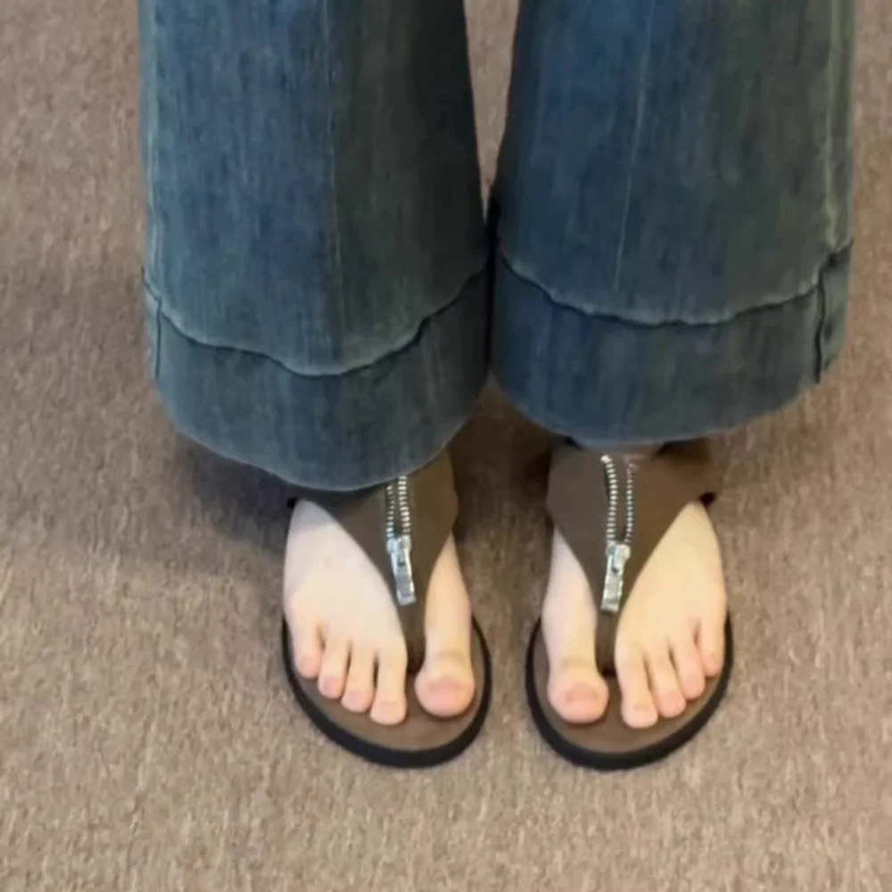 Women Suede Backless Slides Zipper Detail Thong Sandals Flat Mules Cozy Casual Shoes for Daily Wear Travel Vacation Stylish image 4