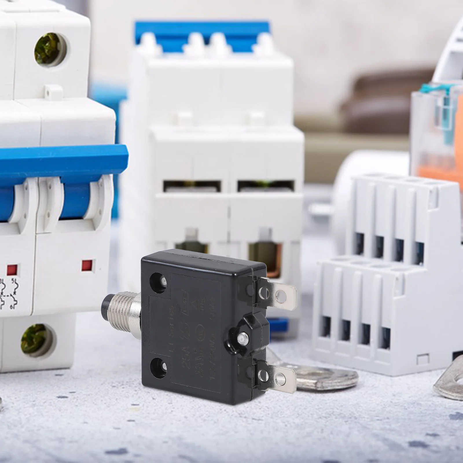 

Manual Reset Circuit Breaker 25A Thermal Push Button Overload Protector 125-250V Ac 50V Dc Circuit Protection for Automotive