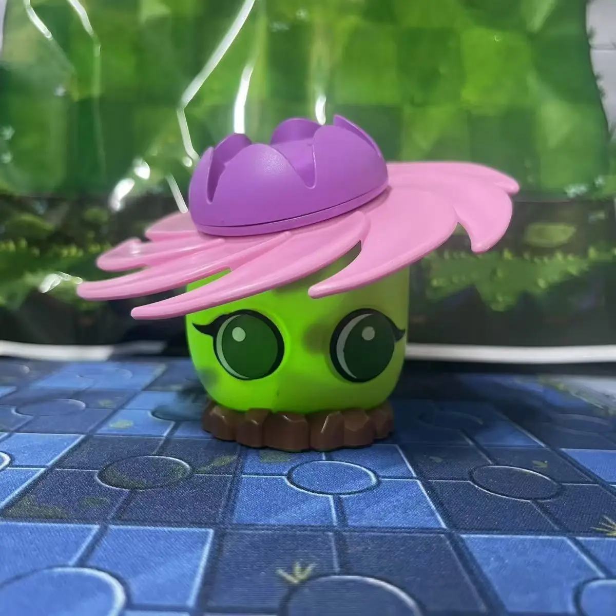 

A new type of grass-cutting toy featuring plants that fight off zombies. A shooting game. A role-playing model. A children's toy