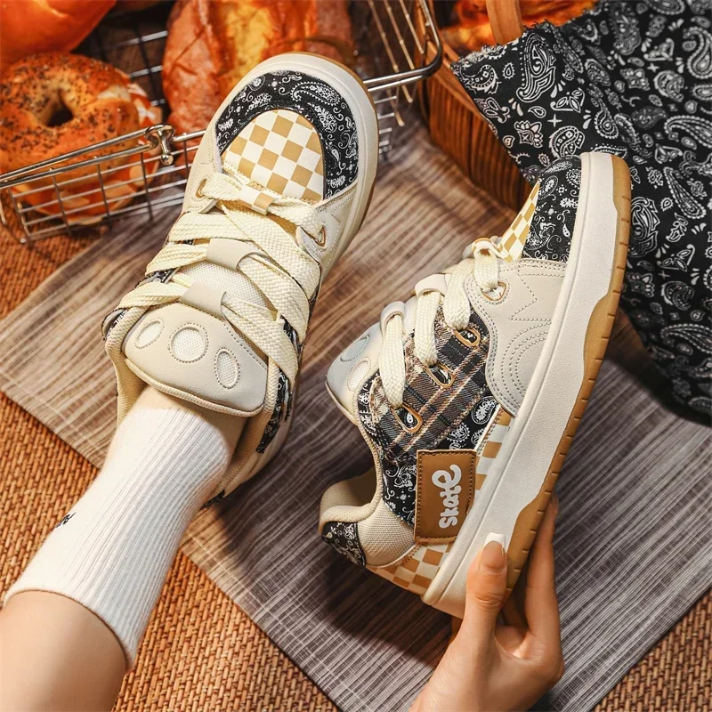 2024 New Student Lovers Low Top Vulcanized Bread Board Shoes Women's Shoes China-Chic Niche Sports Casual Men's Shoes35-44