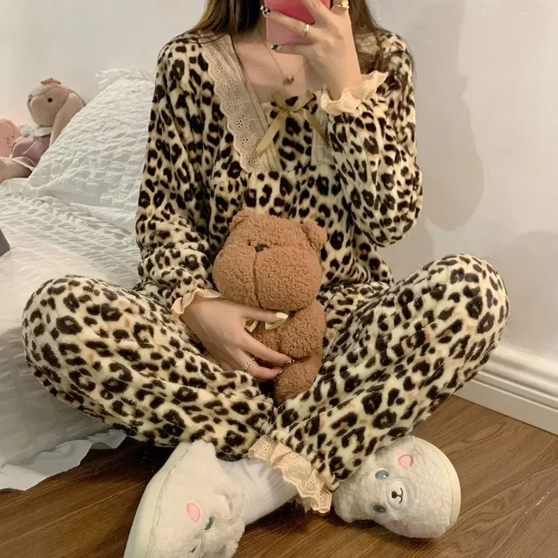 2024 New Pajamas Women\'s Autumn Winter Coral Fleece Plus Velvet Thickened Sleepwear Set Leopard Print Ladies Home Leisure Suit