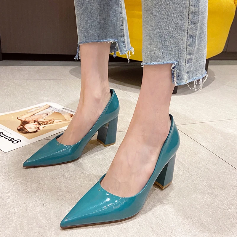 Damenschuhe Lack leder Slip-On Chunky Heels High Heels Frauen Temperament spitzen Zehen flache sexy Hochzeits schuhe Pumps