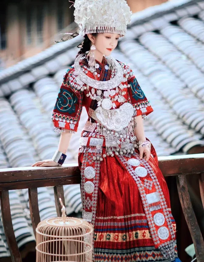 

Chinese Guizhou Hmongb Women's Performance Costume Set