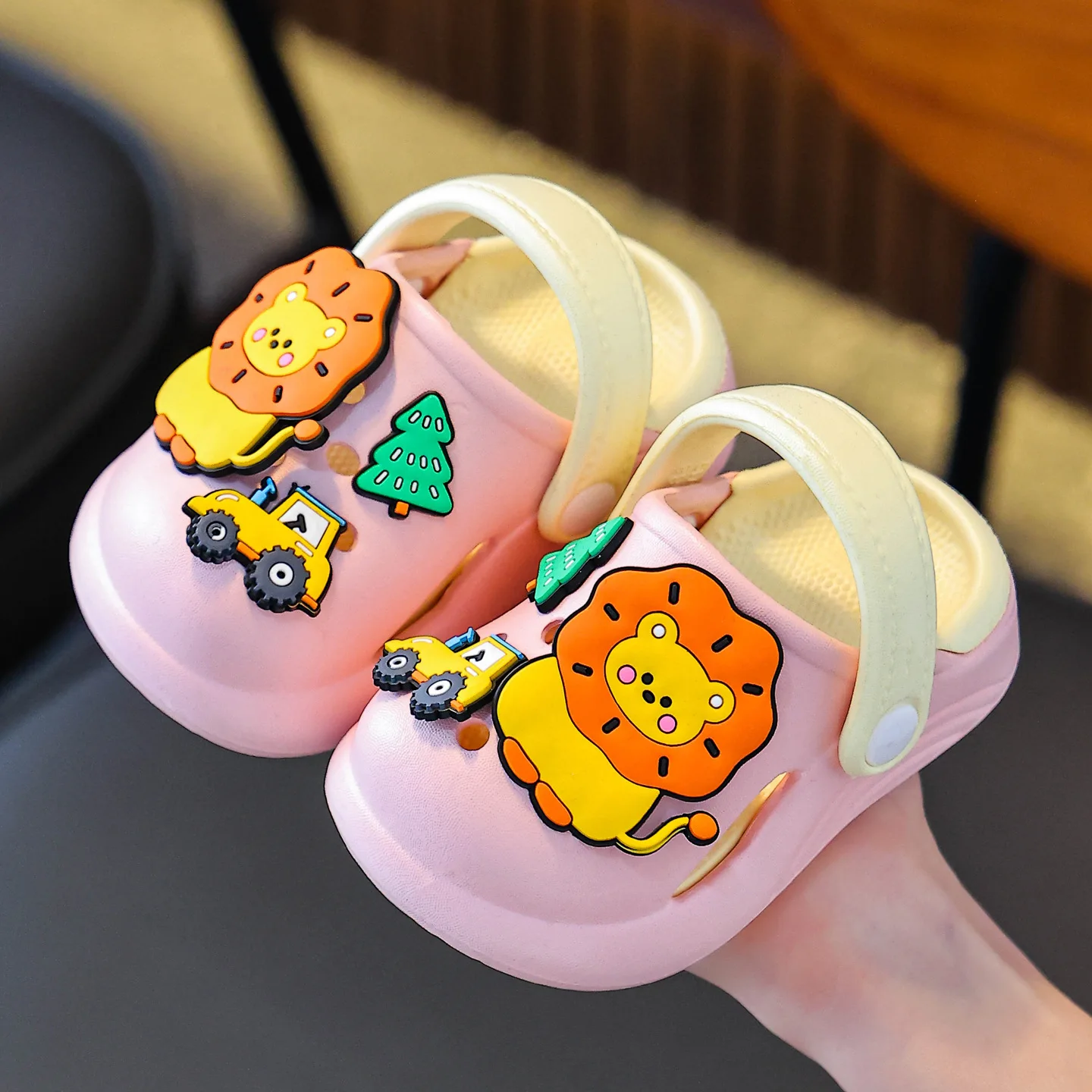 

2026 Cute Charm Girl Slippers Summer Garden Shoes Beach Sandals Non slip Breathable Indoor and Outdoor Sandals