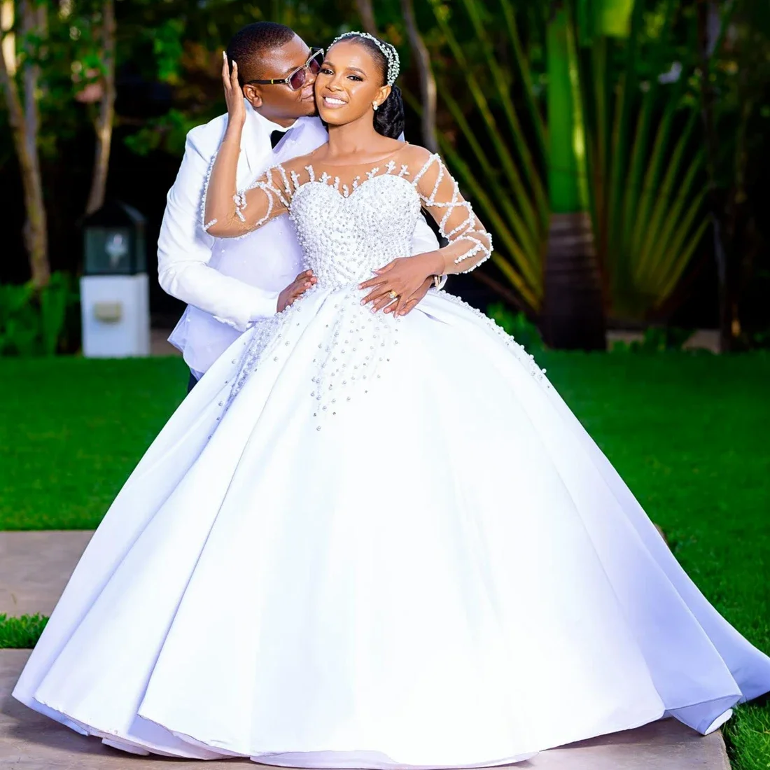 Customized South African Nigeria Shinny Pearls Wedding Dress For Bride Robe De Mariée Long Sleeves Garden Bridal Gown