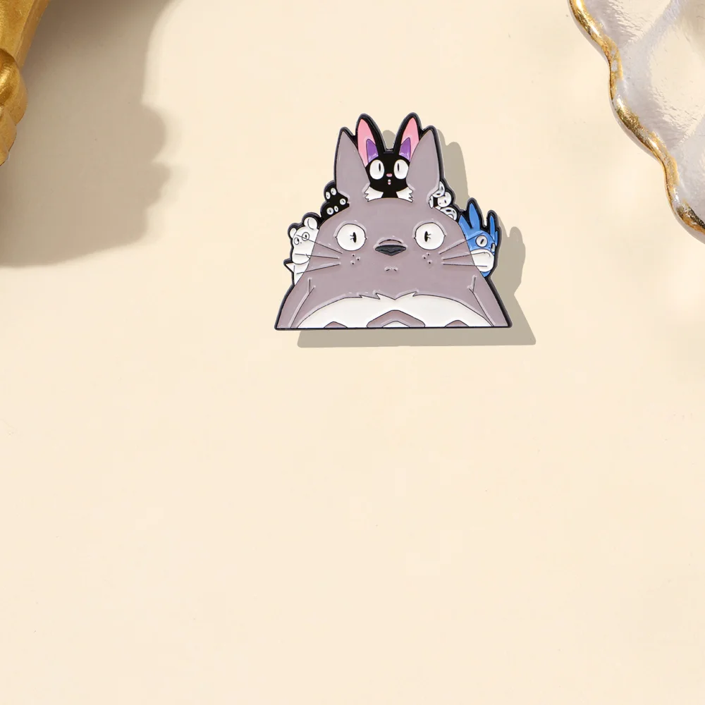 شخصيات أنيمي المينا دبابيس العالمي الكرتون سبيكة شارات العصرية تنوعا الملابس على ظهره وشاح الملحقات بروش