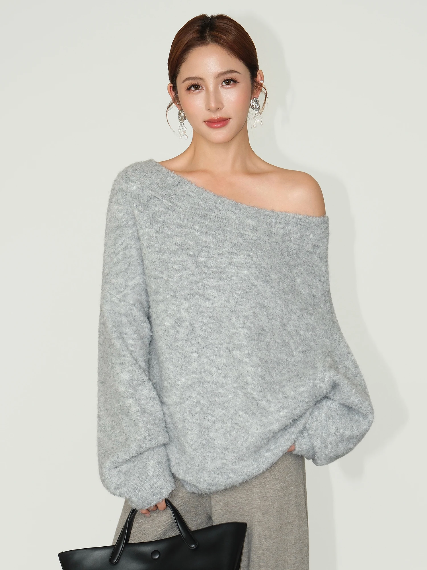NEVA HU Women's Knitted Sweater Shoulder Bared Circle Yarn Overhead Loose Knit Top Temperature Texture Two-Way Wear Casual Style