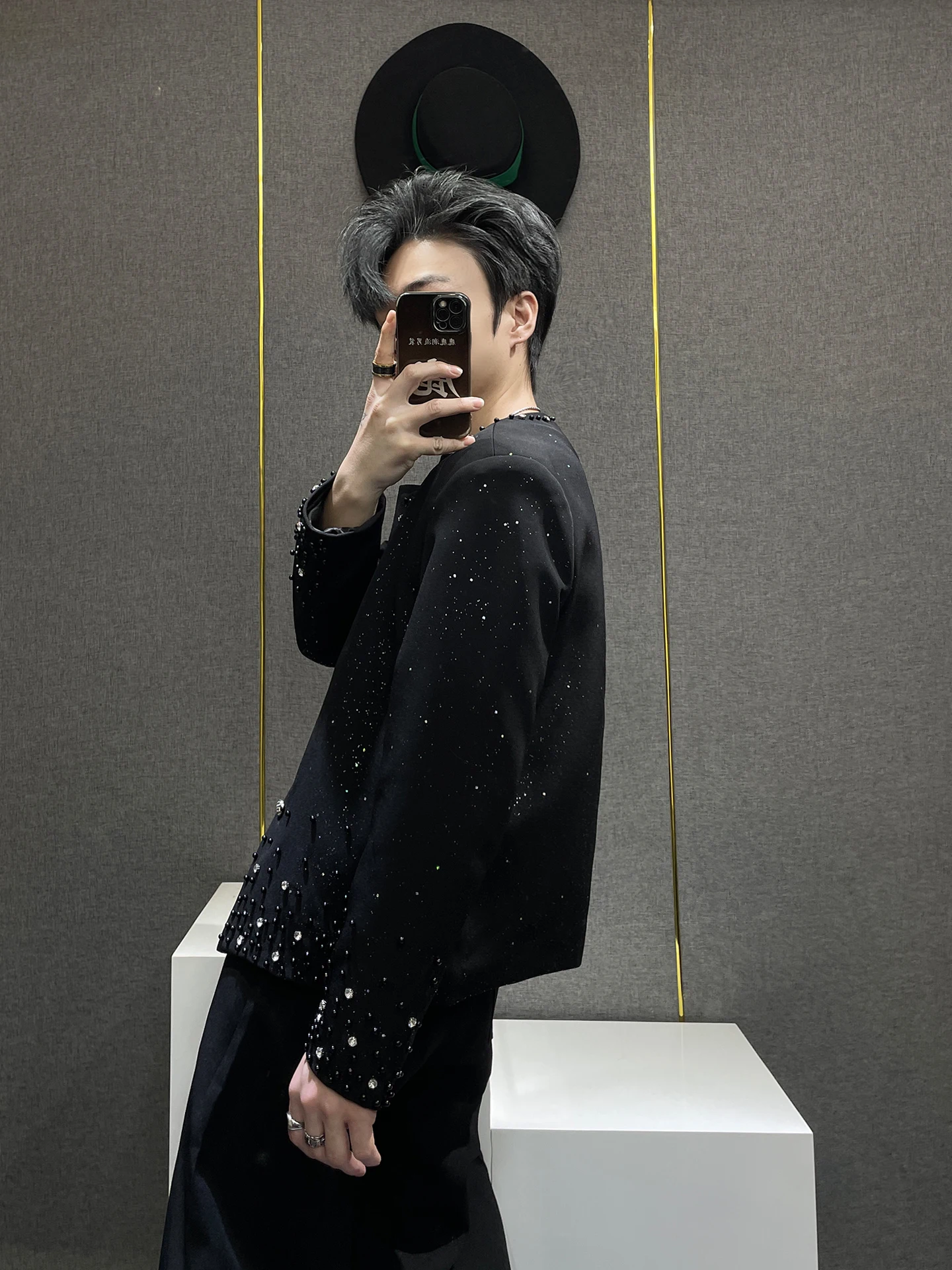 بليزرات بلون سادة للرجال لخريف 2025 تصميم جديد عالي الجودة مرصع بالنجوم وحجر الراين معاطف مصممة مرصعة بالألماس سترات بدلة عصرية #3